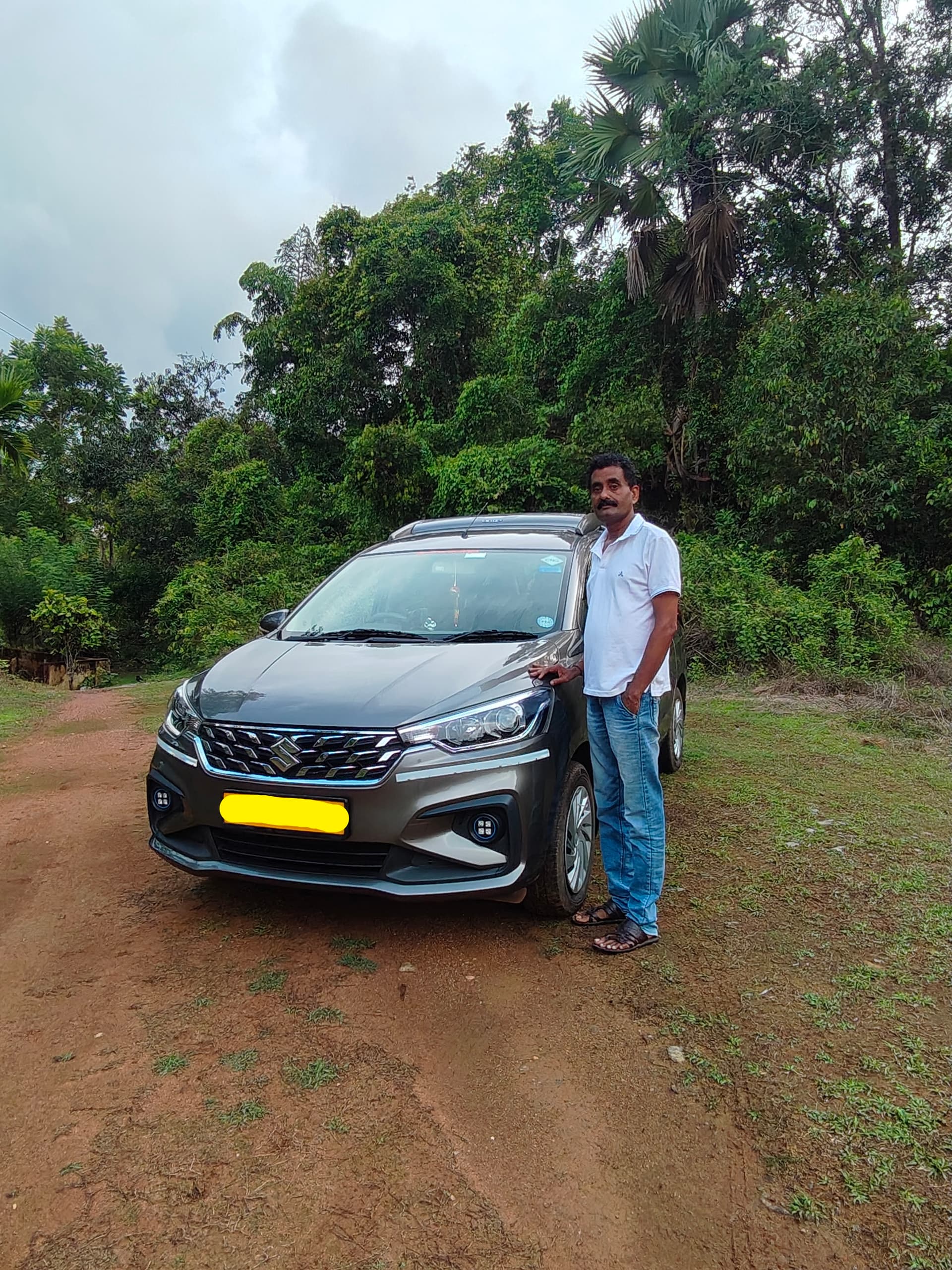 Gunesh Raju Shetty with his car